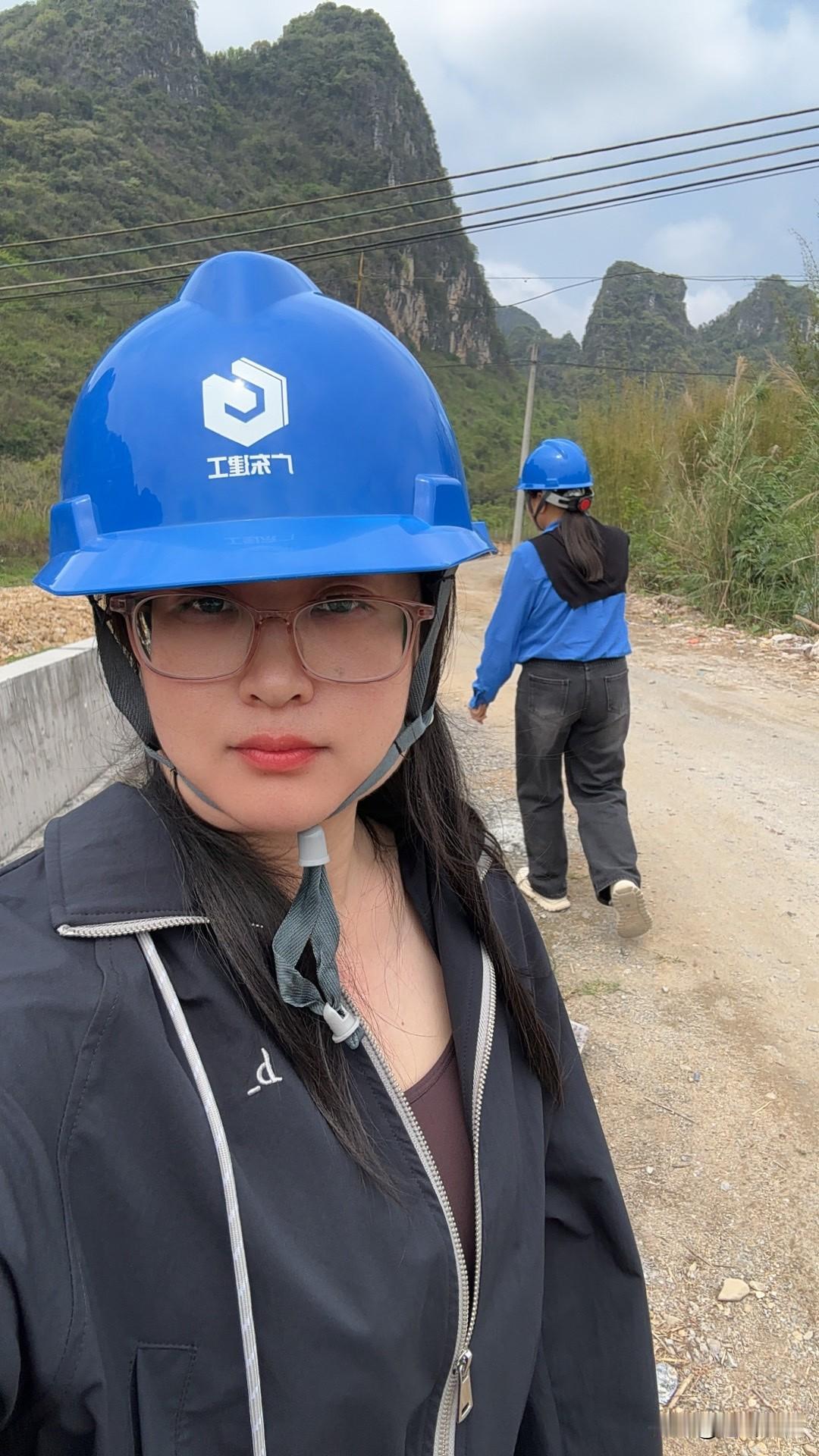 做资料员真不容易，压力好大，但工资还不错，十年了依然在这个行业里打滚，你呢？