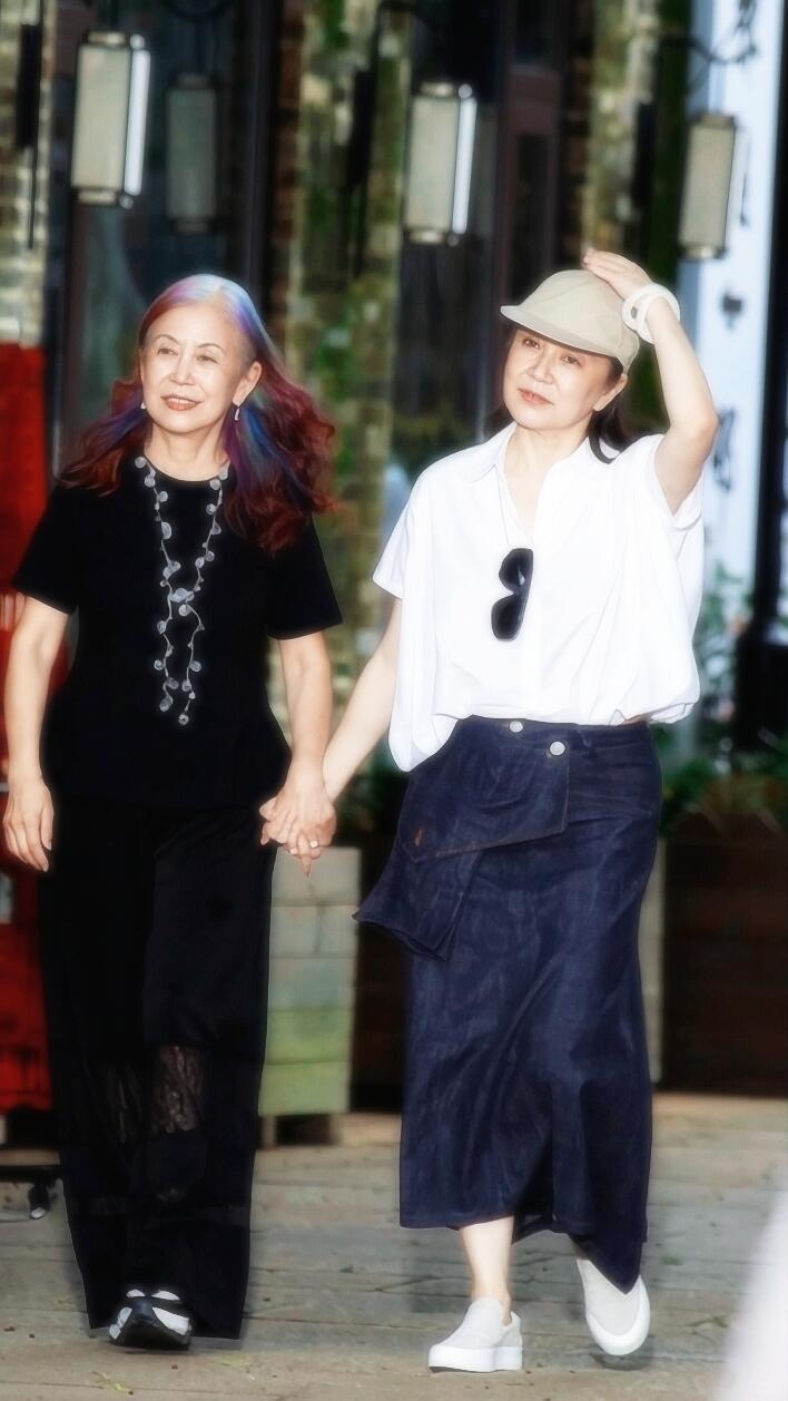 71岁林青霞现身江西小镇（2026.6.6）
 
地点：江西赣州会昌戏剧小镇（赖
