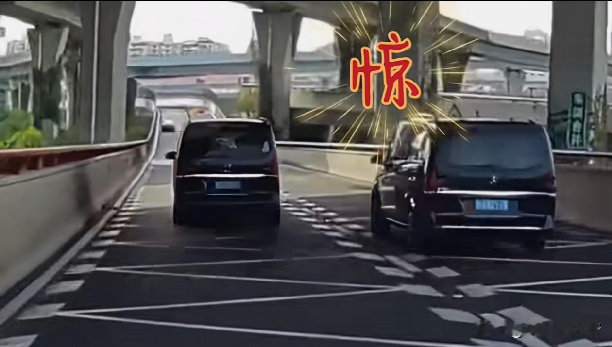 三张图存在两个问题，你发现了吗？第一是路面的施工方没有在提前设置警示。第二是右侧