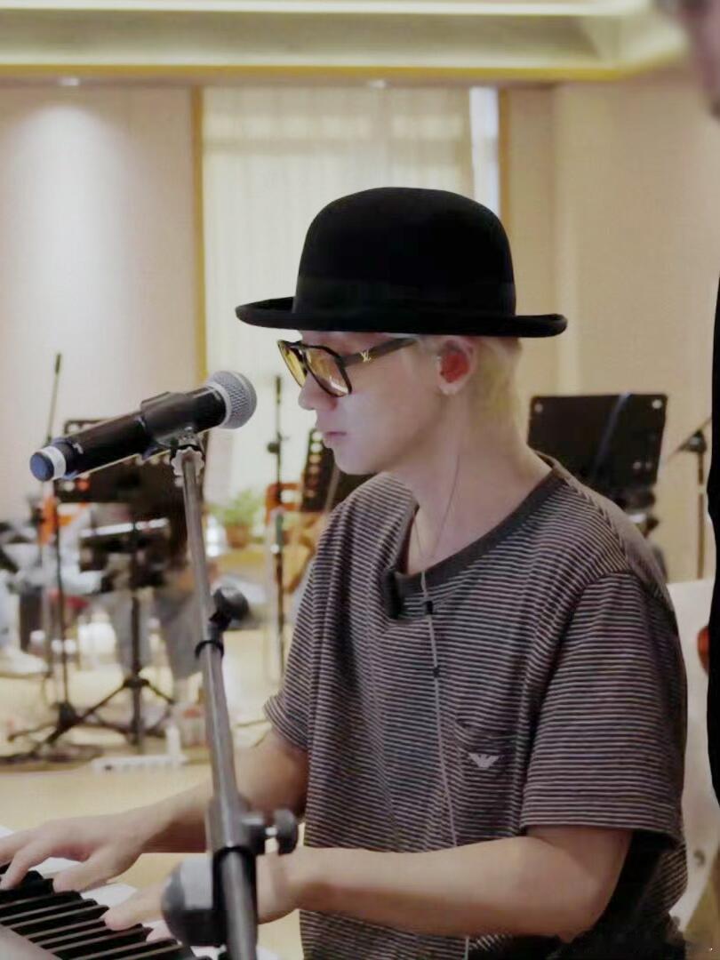 娱乐汪苏泷新发色给到夯 汪苏泷新发色给到夯！ 