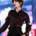 张泽禹好身材就是要展露 谁懂啊！张泽禹攀岩时绷紧的薄肌线条，演唱会上若隐若现的腹