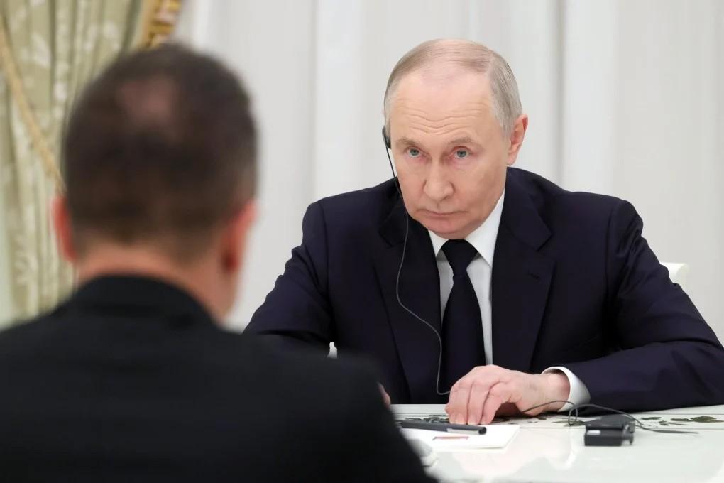 路透社3月5日报道：“普京总统警告称，受伊朗危机引发的能源价格飙升影响，俄罗斯现