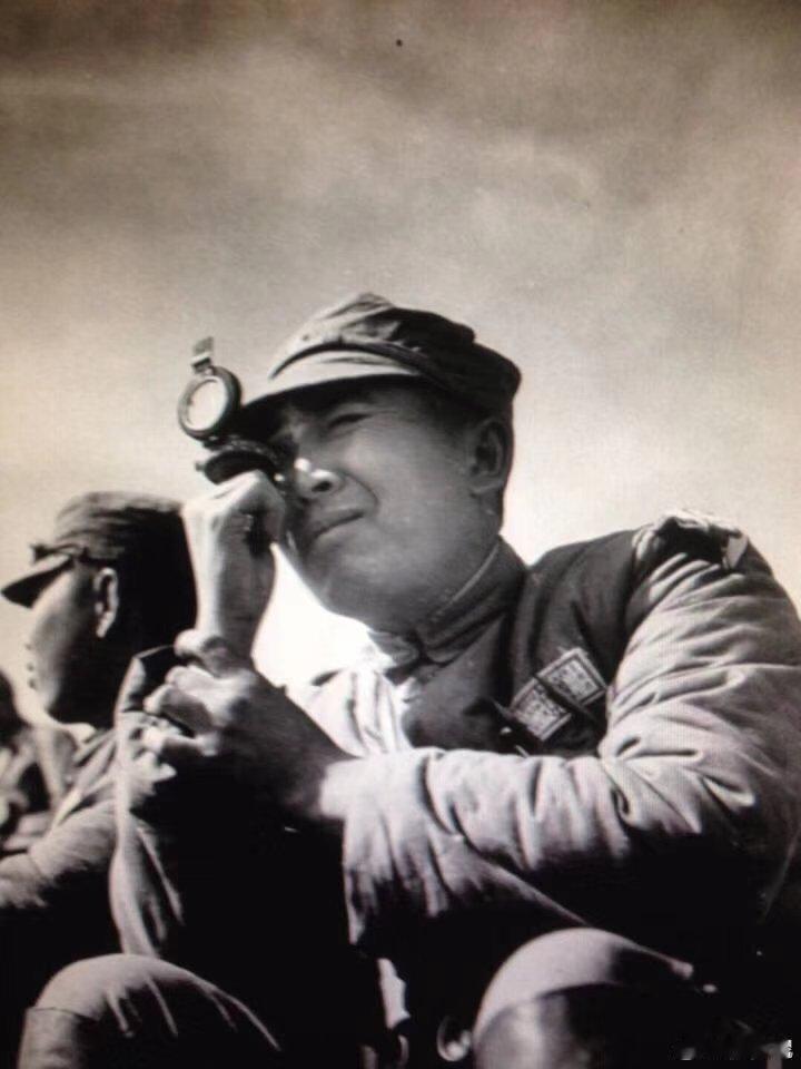 今日欣喜的拾得一个1940年英国生产的MKⅠX指北针。我最先看到MKⅠX，即“马