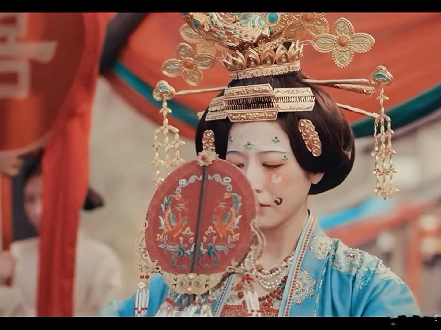 周雨彤太真长大了 以前总觉得周雨彤适配现代戏，看了太平年才发现古装也绝，太真的温