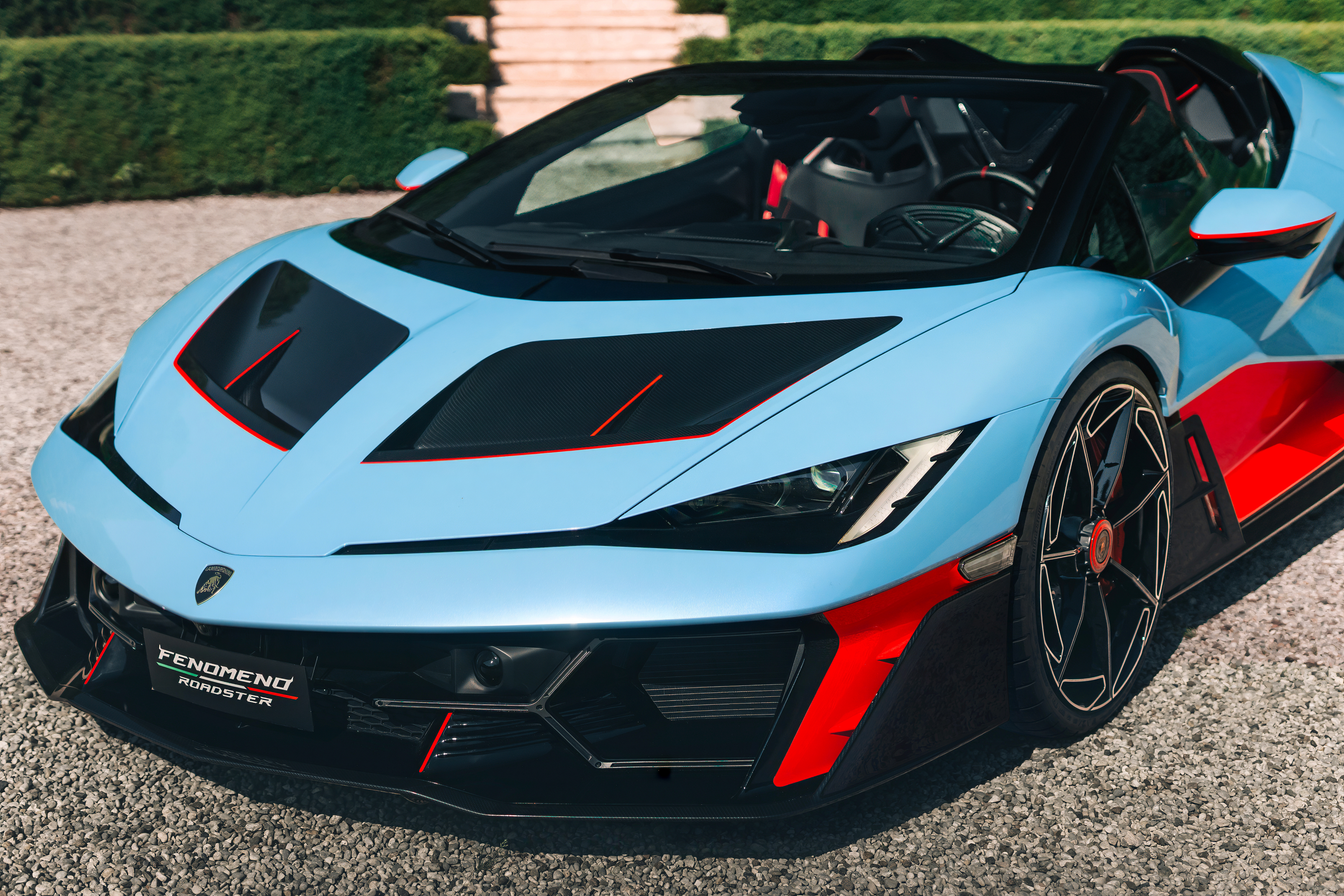 感觉没有 Reventon 或者 Veneno 看着惊艳… 