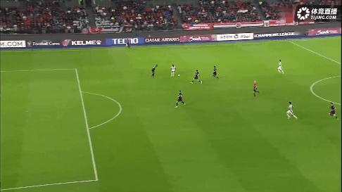 柔佛新山vs上海申花申花为数不多的射门。 ​​​