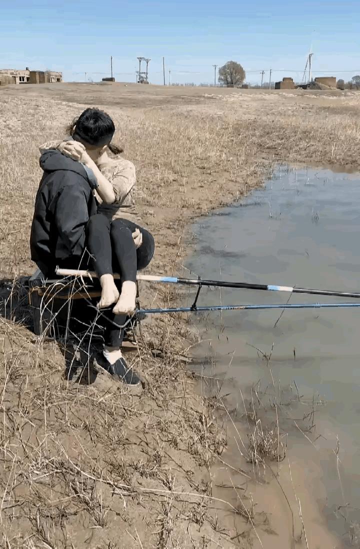 让你们开开眼界，视钓鱼为信仰的男人～[呲牙][呲牙][呲牙]