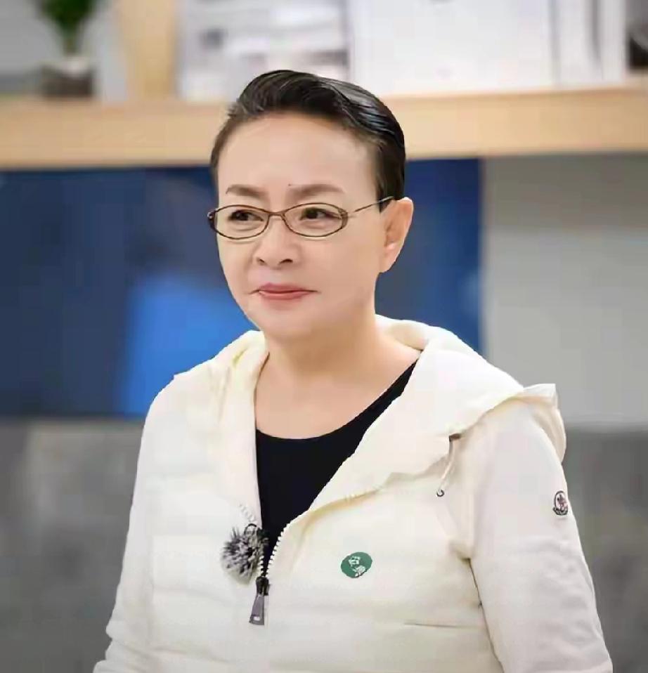 京圈四大隐形富婆曝光！个个身家百亿，低调奢华深藏不露
 
    别再只看明星片