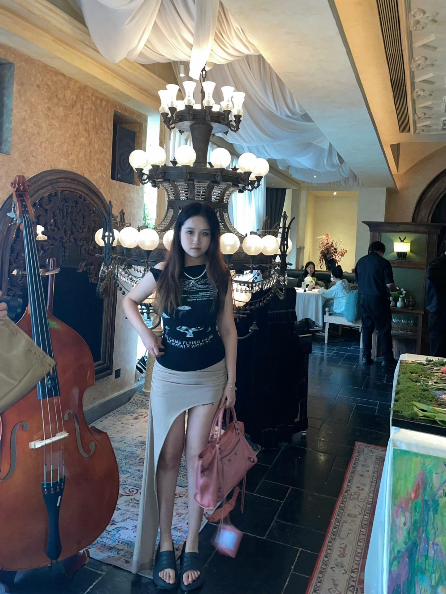 我把哥哥挂心里，哥哥把我当成狗。