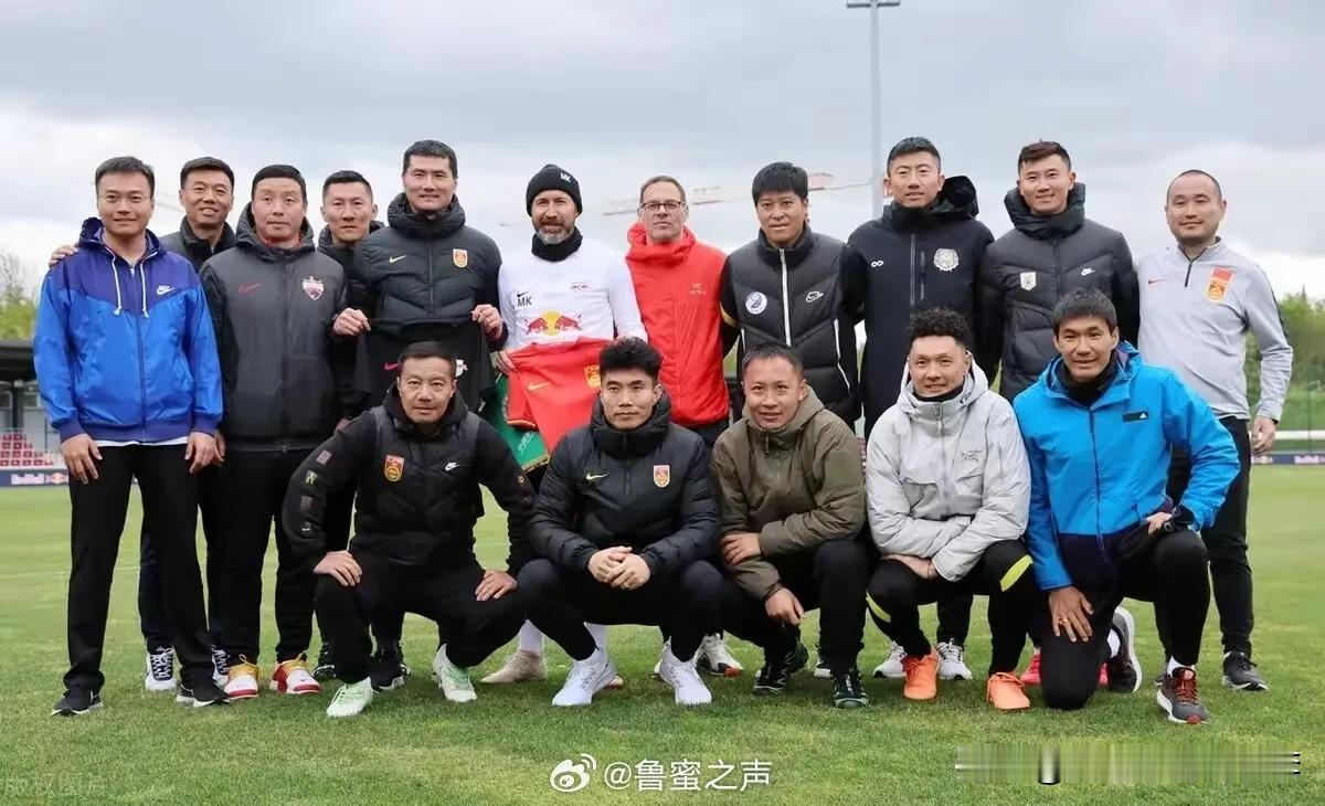 在这一批去德国深造的国产教练里面看到了陈涛、周挺、张耀坤、周海滨等等。
这些人都