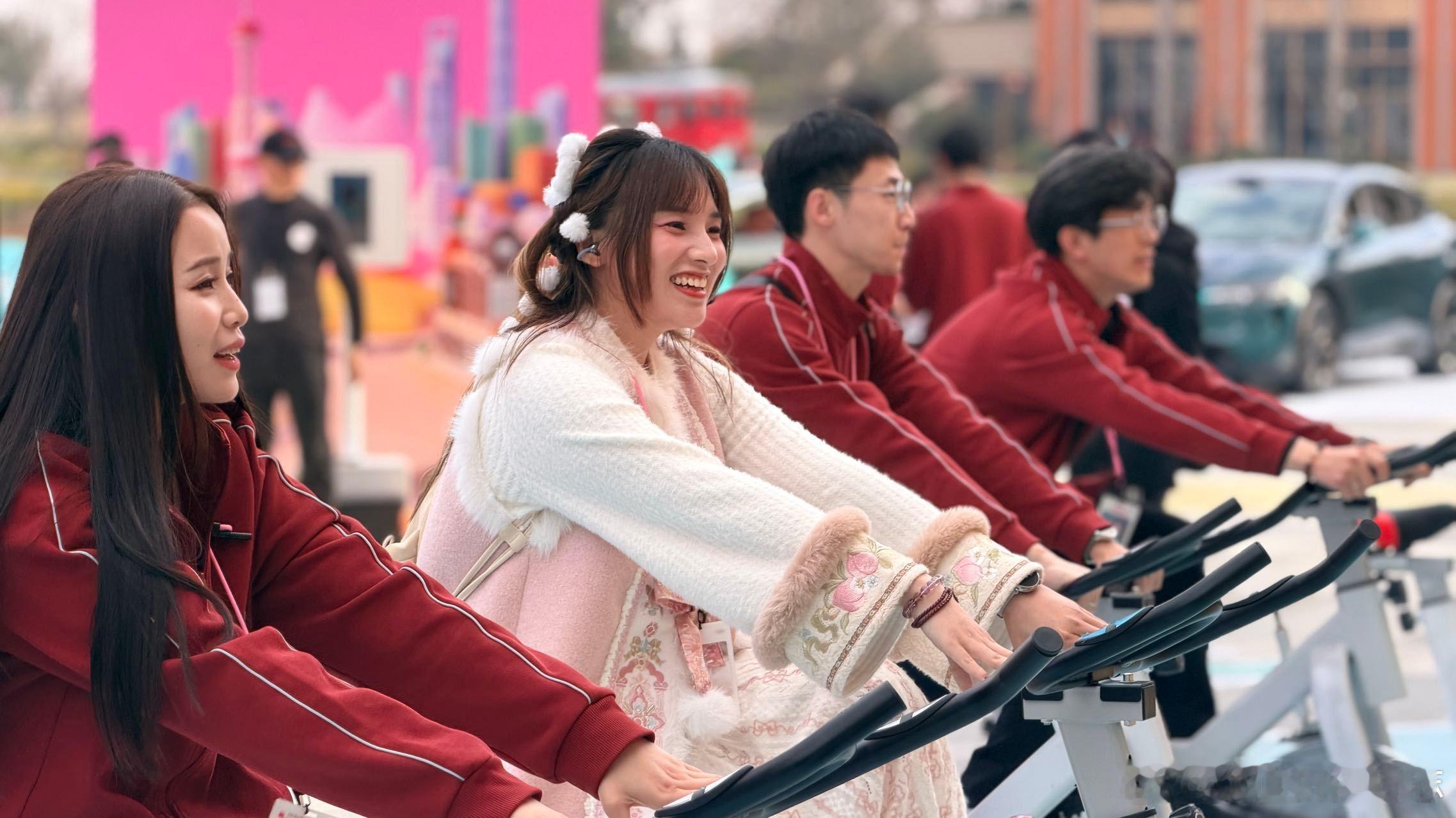 这个年会我是真想去在年会做主角是什么体验无论是团建、联谊还是年会，还是得回归“员