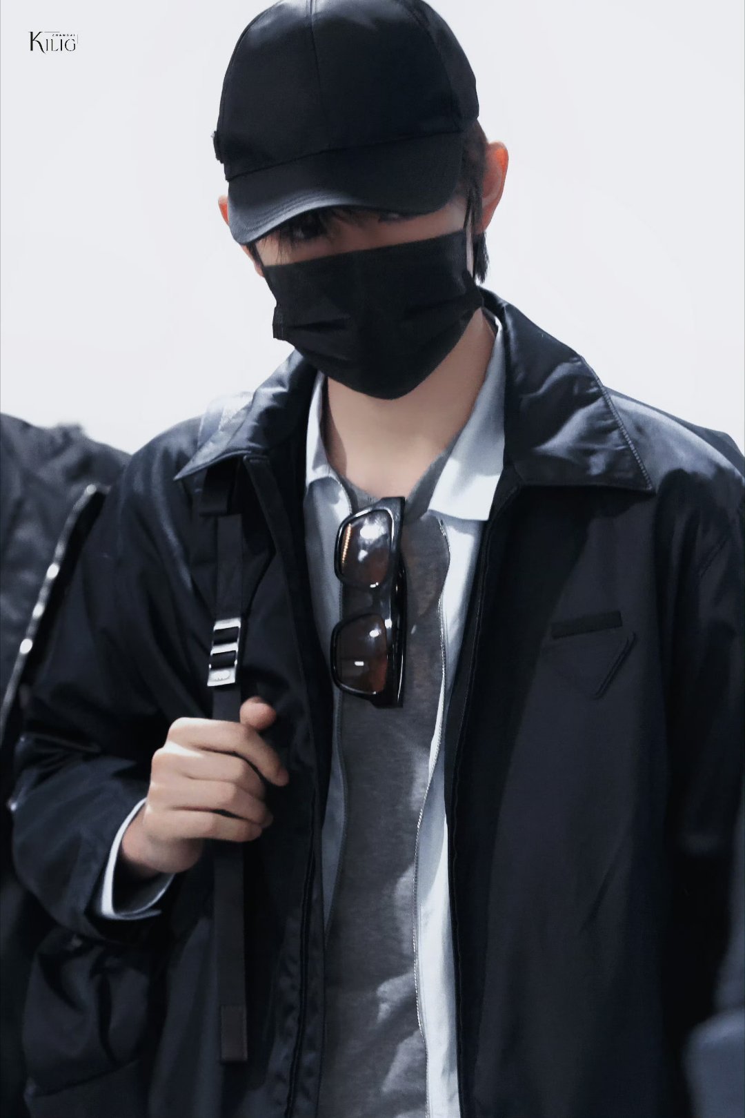 谁看了不喊一句绝！张极米兰出发鲨疯了！Prada全身顶配上身，185+名品身材+