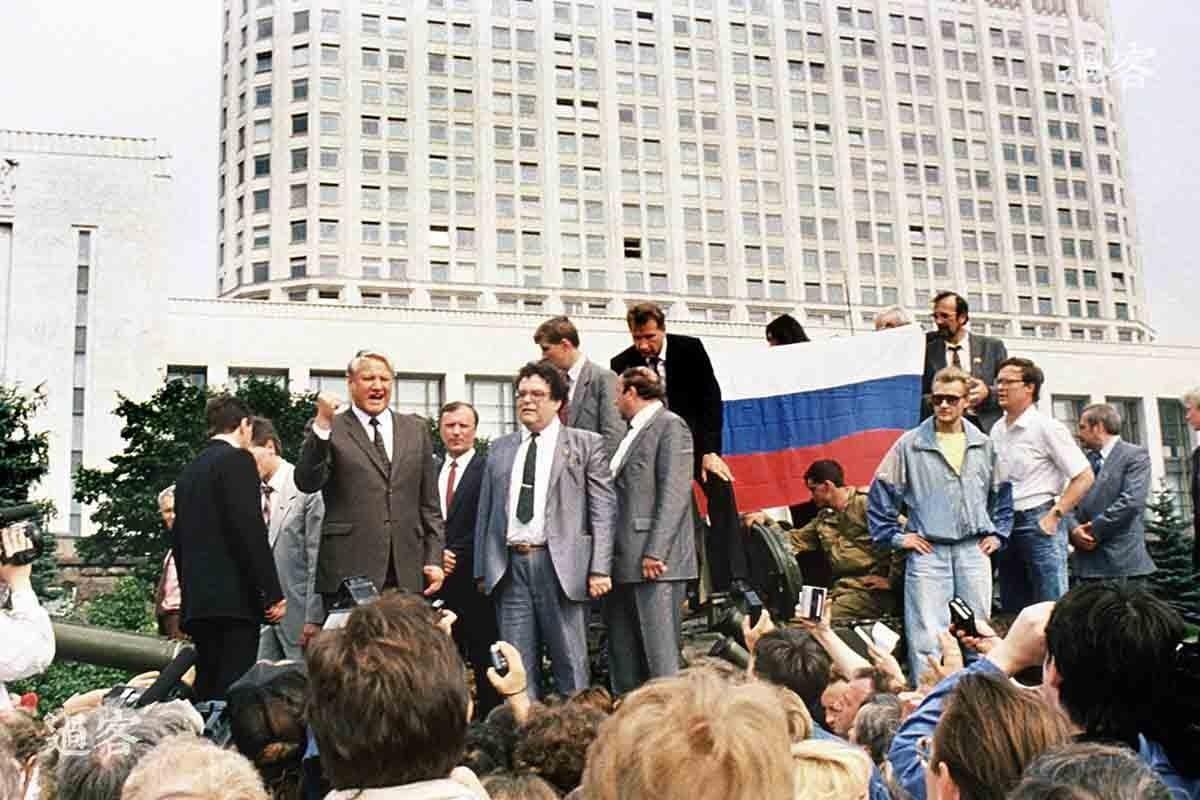 1977年3月，美国中央情报局向美国政府提交了一份绝密备忘录，标题为《即将到来的