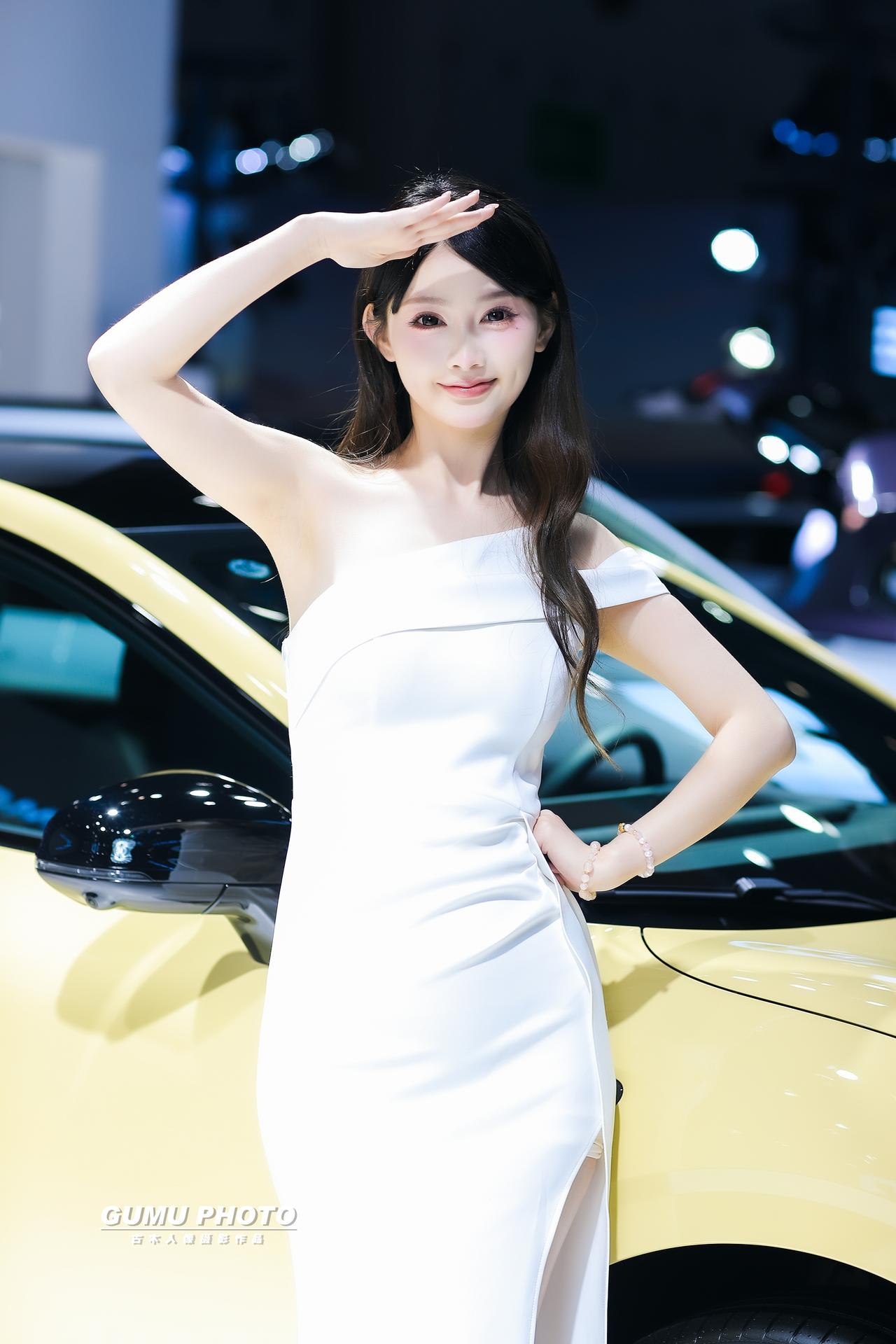 2025成都双十二车展零跑展台模特小姐姐