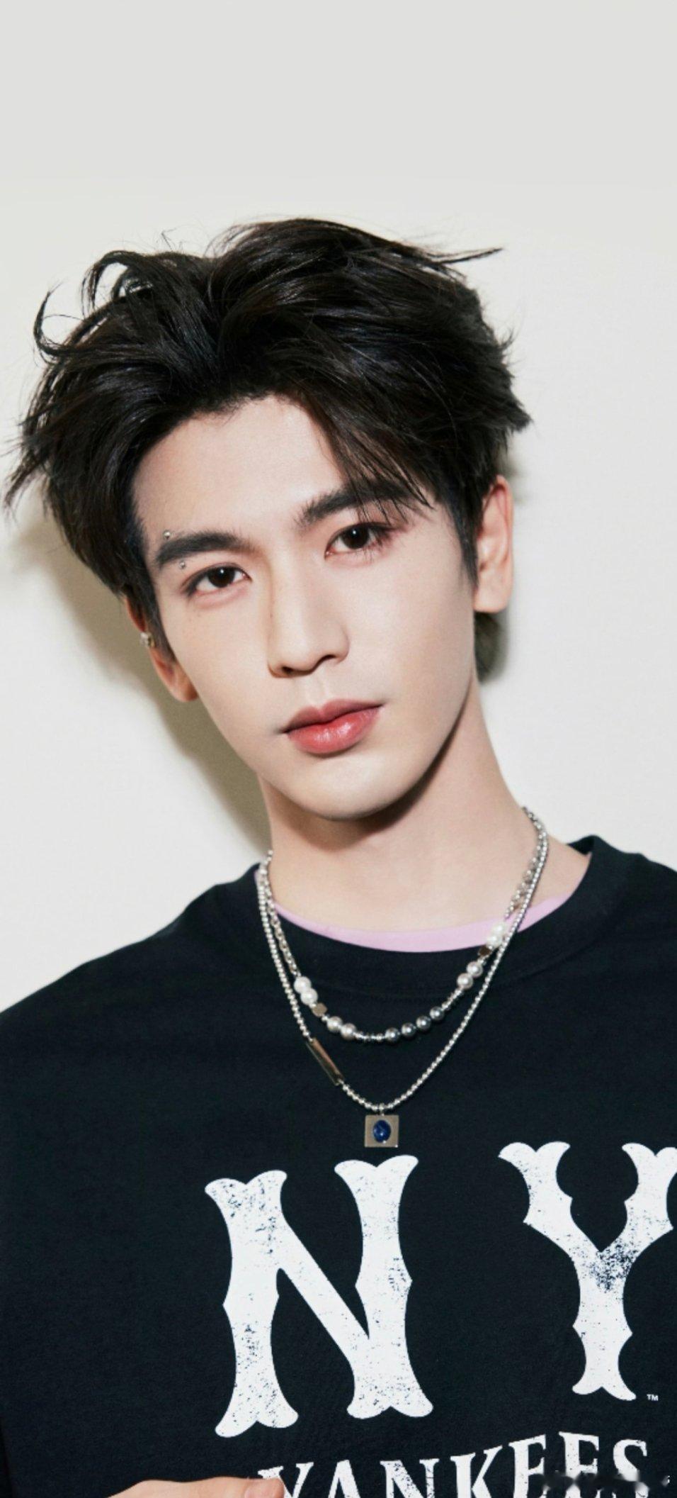 张凌赫壁纸伟大无语多言全屏壁纸老自一个，老己一个，我一个…张凌赫张凌赫