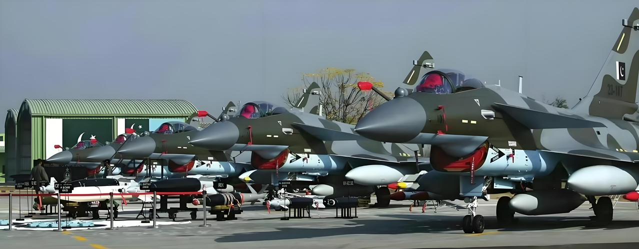 波斯湾上空，怎么全是中国造？
你敢信吗？波斯湾上空，清一色中式战机为伊朗谈判团全