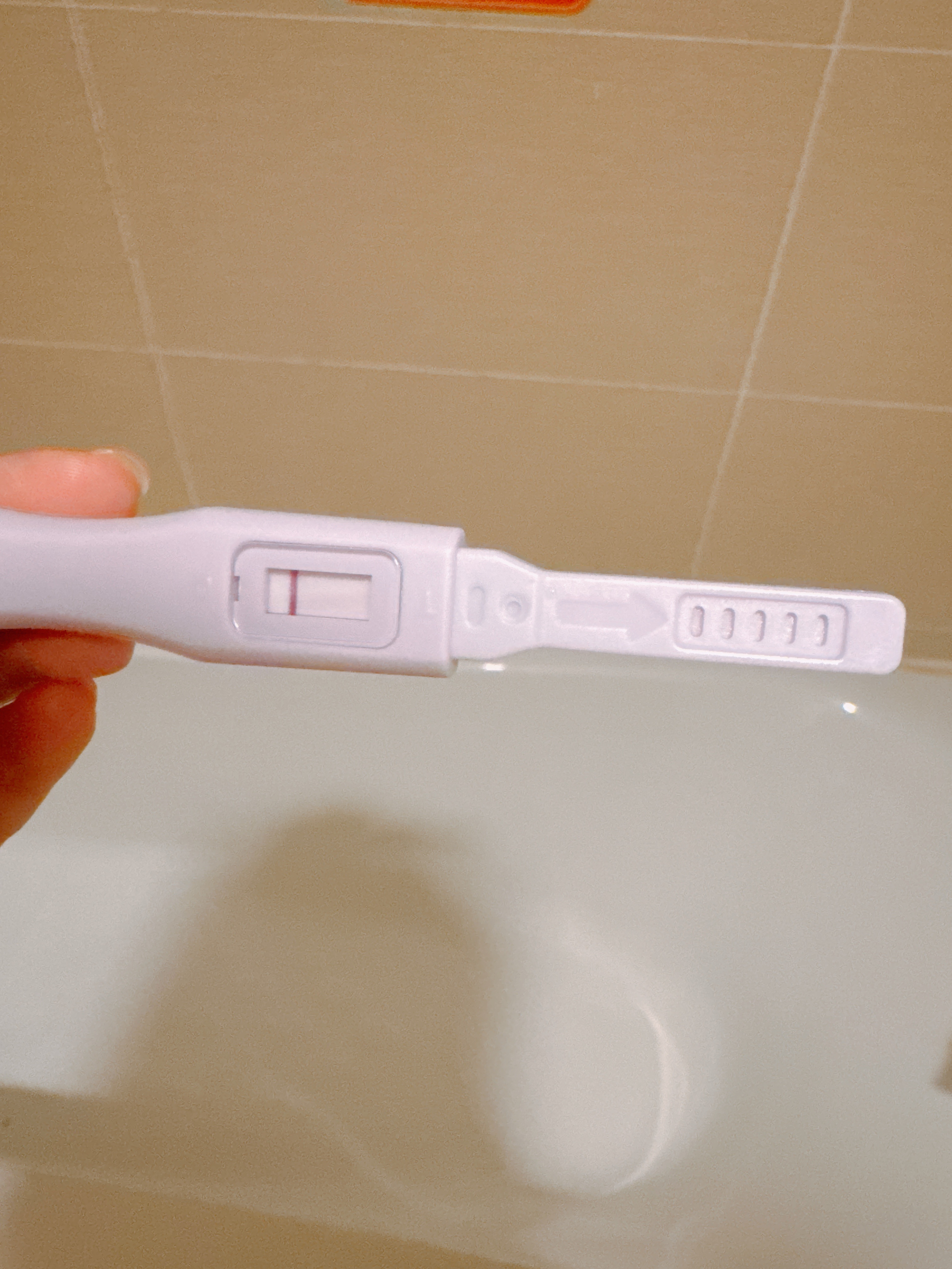 今天去杭州了！！周末要参加活动你们知道我到酒店第一件事是干啥么外卖了一个验孕棒测
