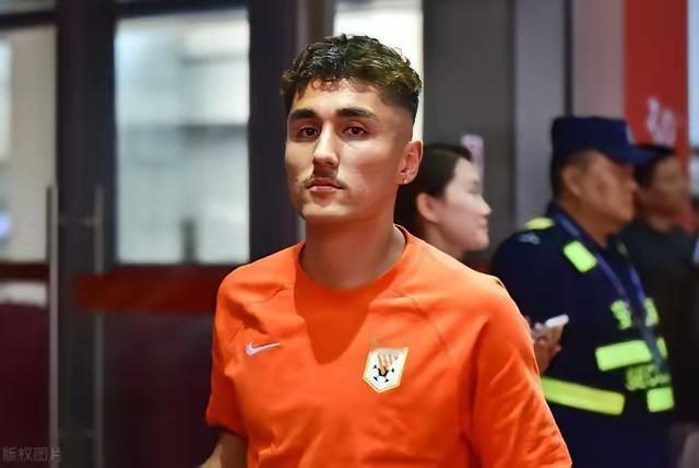 深受山东球迷喜爱的阿不杜肉苏力要转会了，他自已在社媒上发文表达了深深的不舍。
