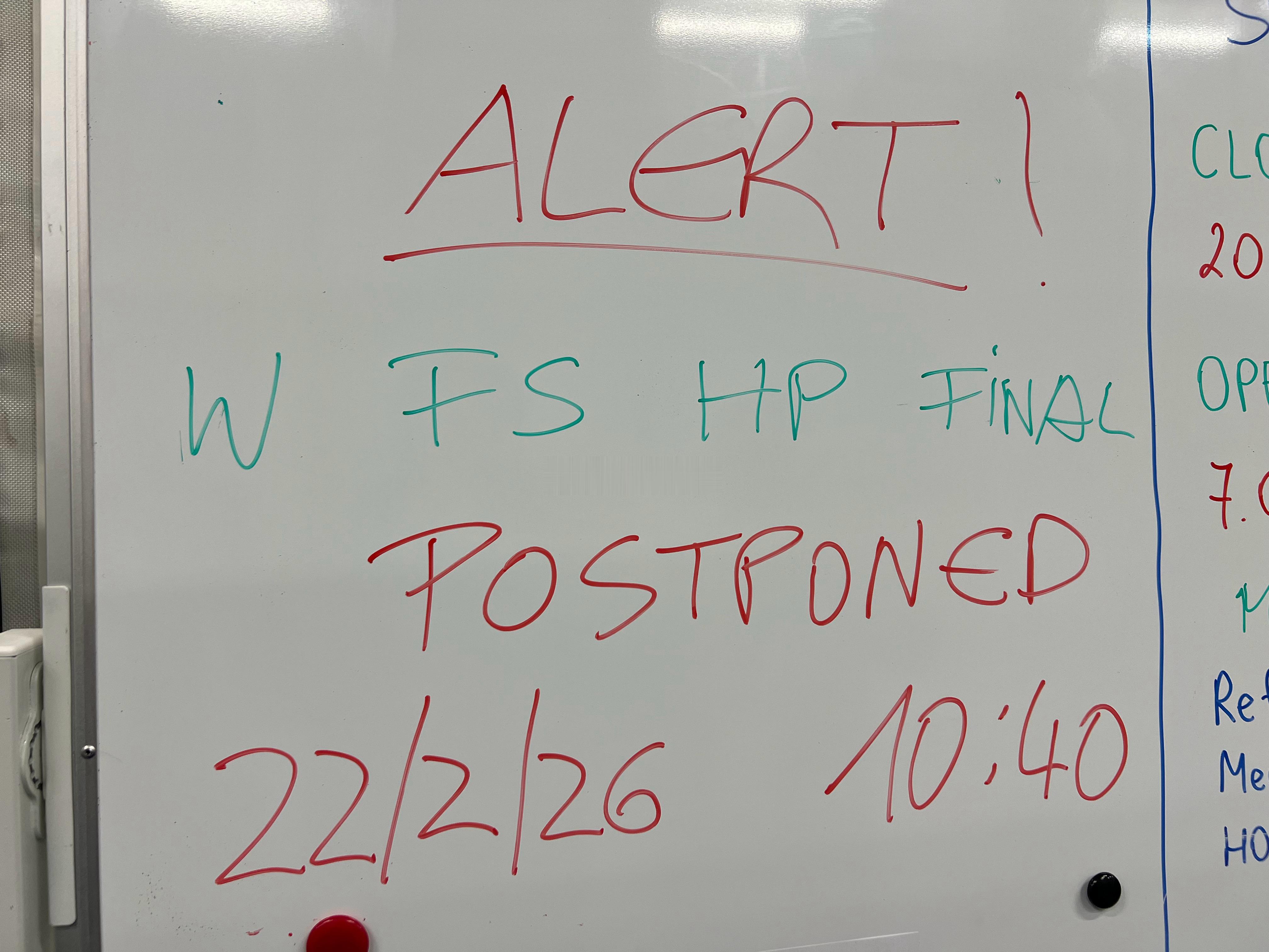 新闻中心的官方消息来了！谷爱凌李方慧U池决赛，因大雪延期至北京时间明天进行。 