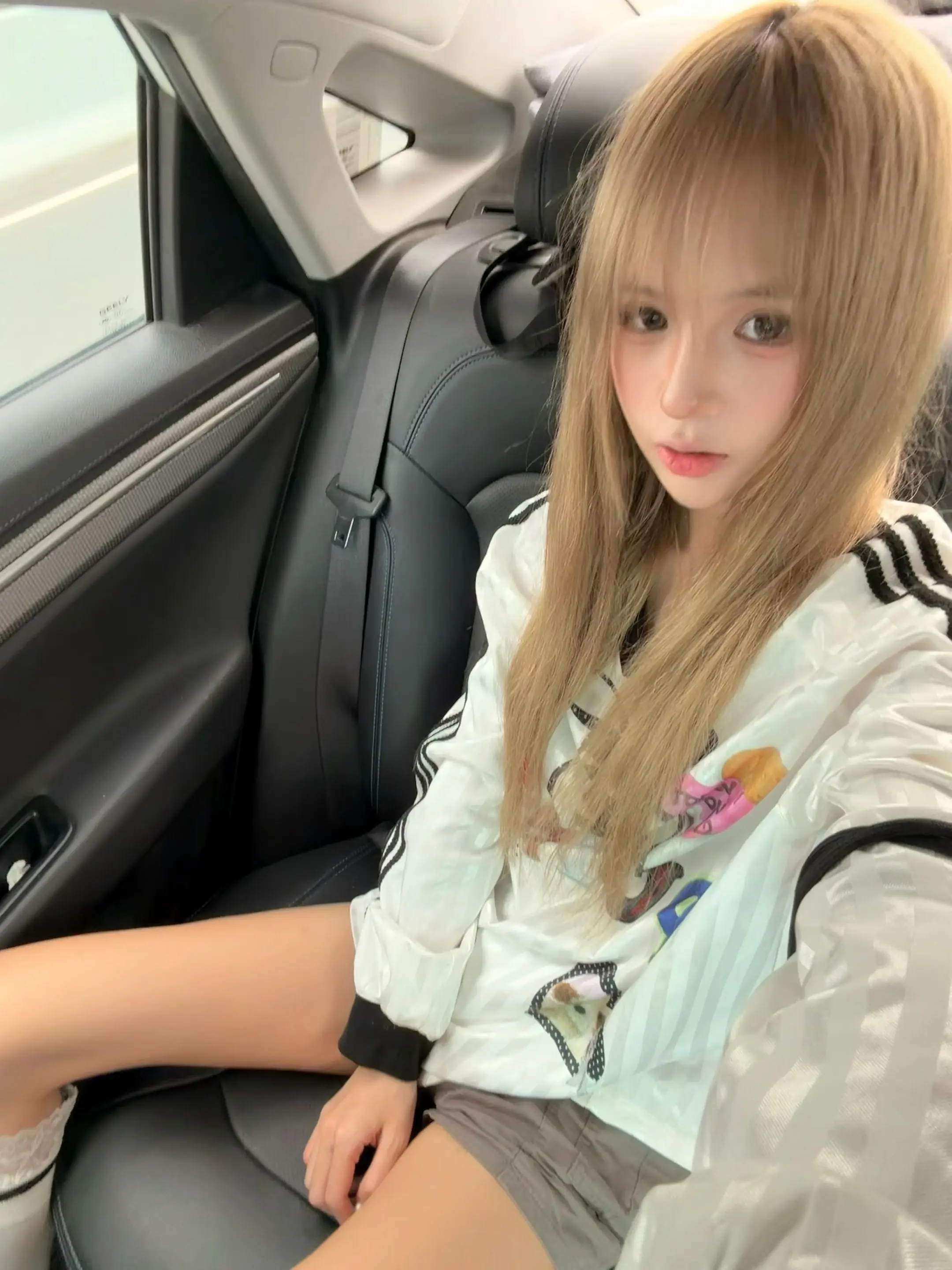˶> ㅅ <˶。