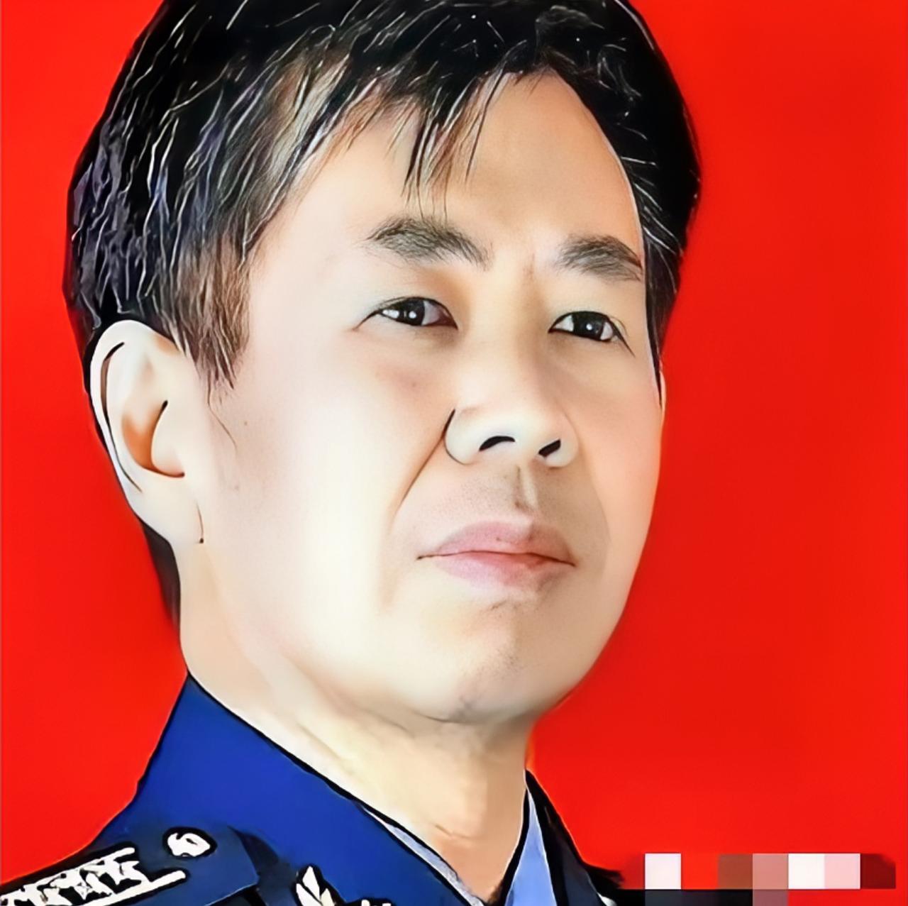 军事专家戴旭有个观点，很扎心。他说我们航母下水，五代机上天，导弹快到没影，家底越