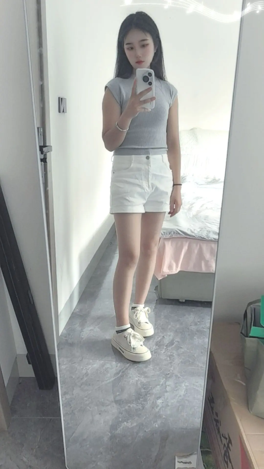 要找就找一个能把你带家，走到哪里都大大方方介绍你，给你惊喜，给你偏爱...