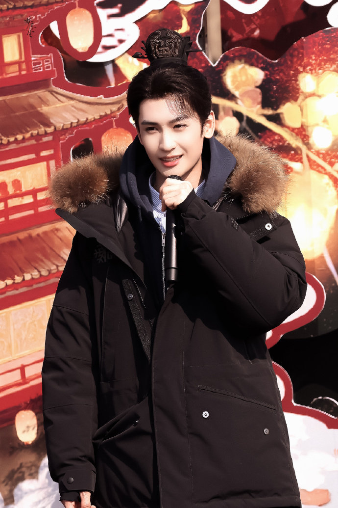 黄俊捷大宋奇闻录官宣海报  黄俊捷的古装扮相 黄俊捷大宋奇闻录官宣海报，咱就说黄