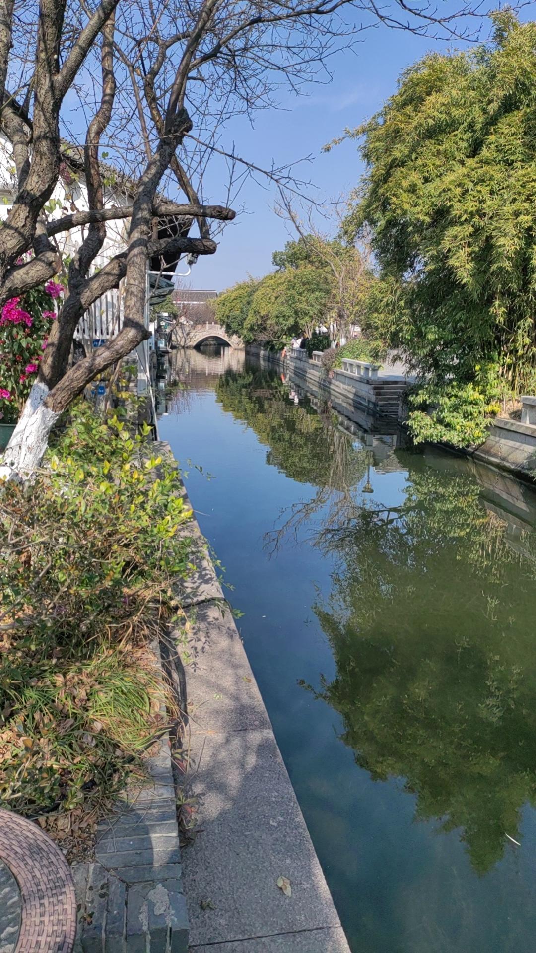 昨日开车四十分钟，昆山千灯小镇，一个很江南的水乡地方，歇马桥古镇，平时估计人流量