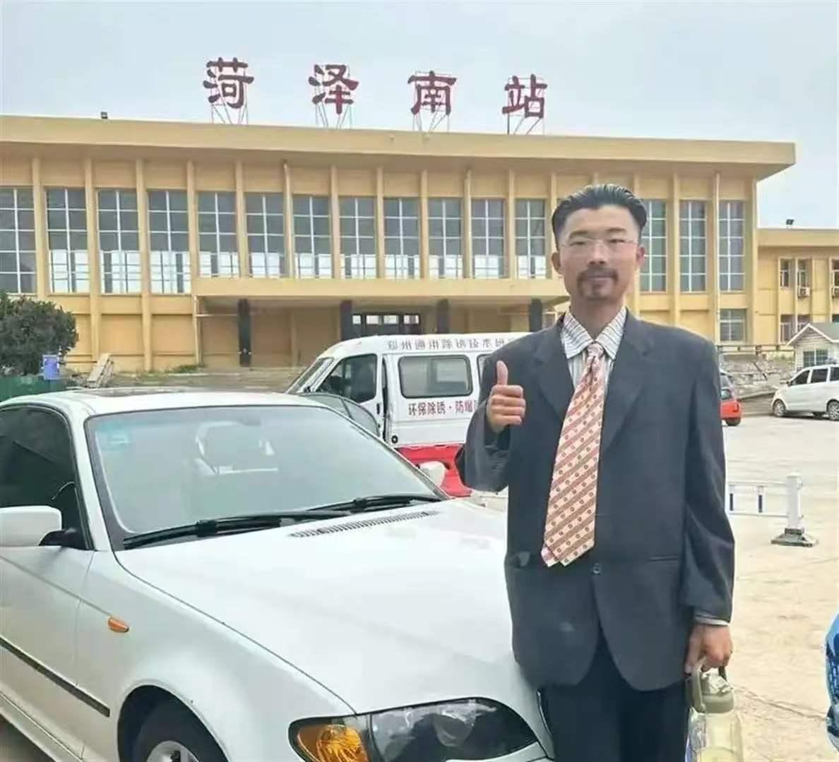 不管怎么说和评论，郭有才现在也算妥妥滴中产阶级的顶流了，一般的小企业也没他稳妥，