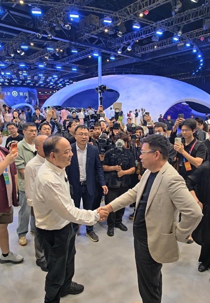 我没想到，另外一家企业，居然自认为自己有资格和华为平起平坐，还放任一堆黑子来黑这