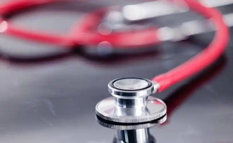 新生男婴夭折酿惨剧，医疗疏忽怎堪家庭之痛
期盼已久的新生命匆匆陨落，一级甲等医疗