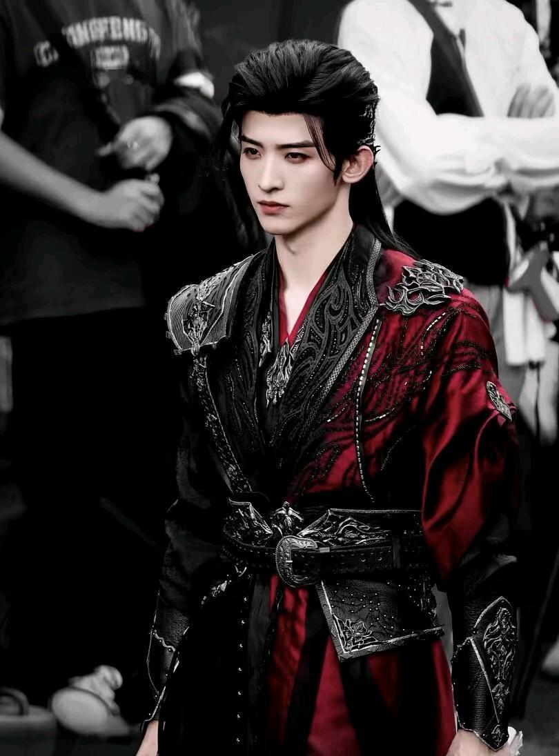 今年到底是怎么回事，男配上桌的很多！
《五福临门》董思成
《藏海传》周奇
《一笑