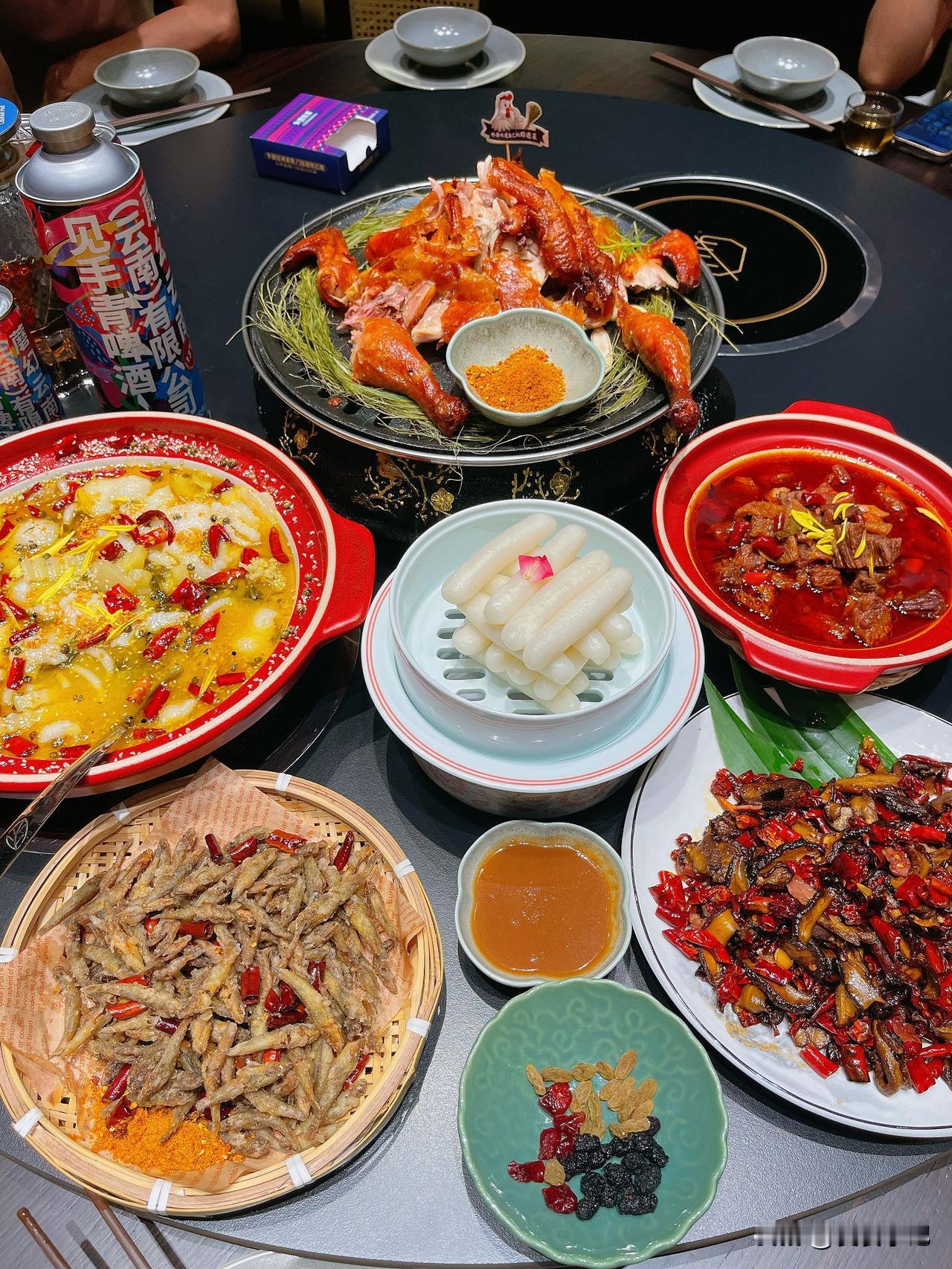 滇池路摩根道美食新主张｜外婆味道·野生菌季限定飨宴
🍄 山珍群会·老鸡汤炖野生