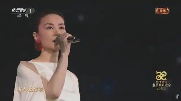 当你真正了解了这首歌的背景，你就知道为什么王菲会愿意上春晚，并且眼含热泪唱完。这