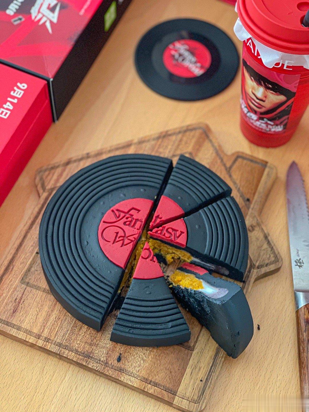 奈雪×范特西  周杰伦月饼切开很有仪式感（味道一般不推荐，不算难吃也不是很好吃）