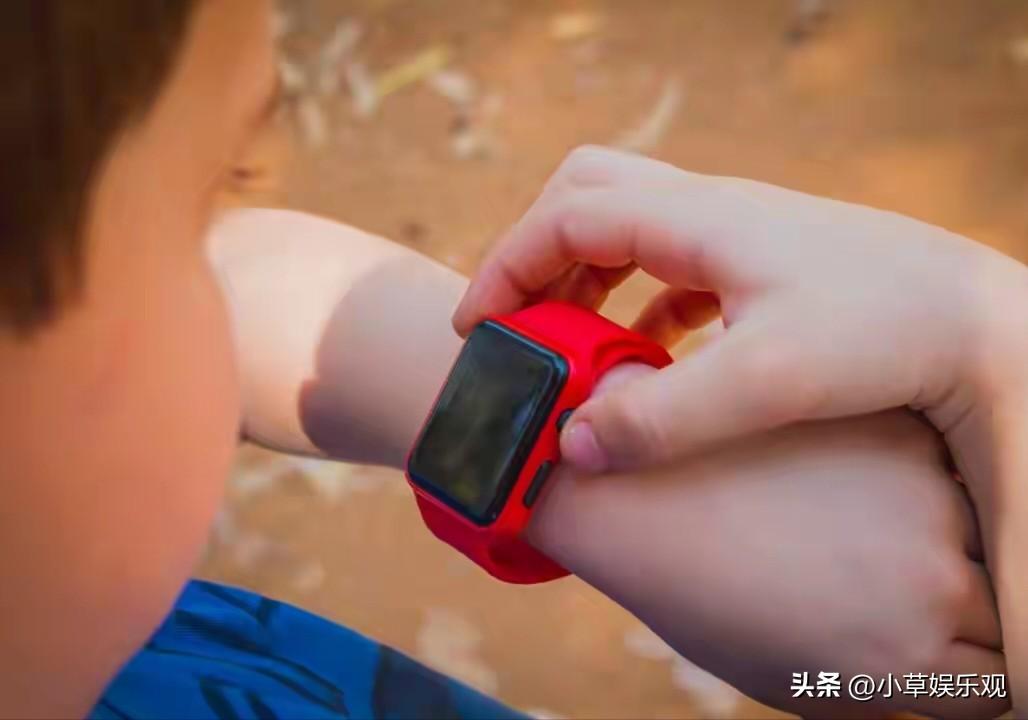 我认为支持。

“禁止”小学生带手表？醒醒吧，夺走孩子的“救命稻草”才最残忍！
