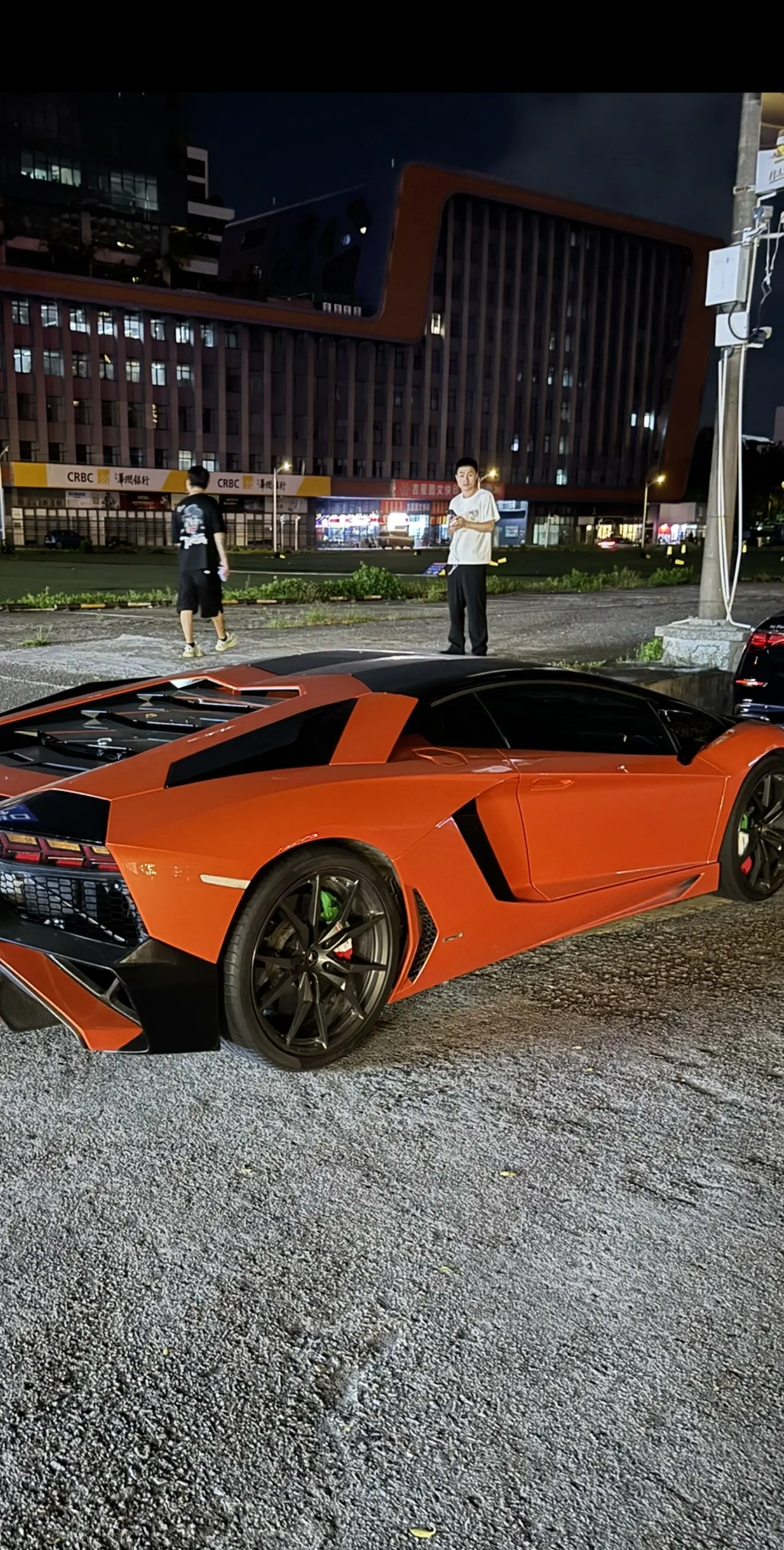 深圳十亩地曾经的超跑聚集地也是顶级神车来的地方！Aventador LP700