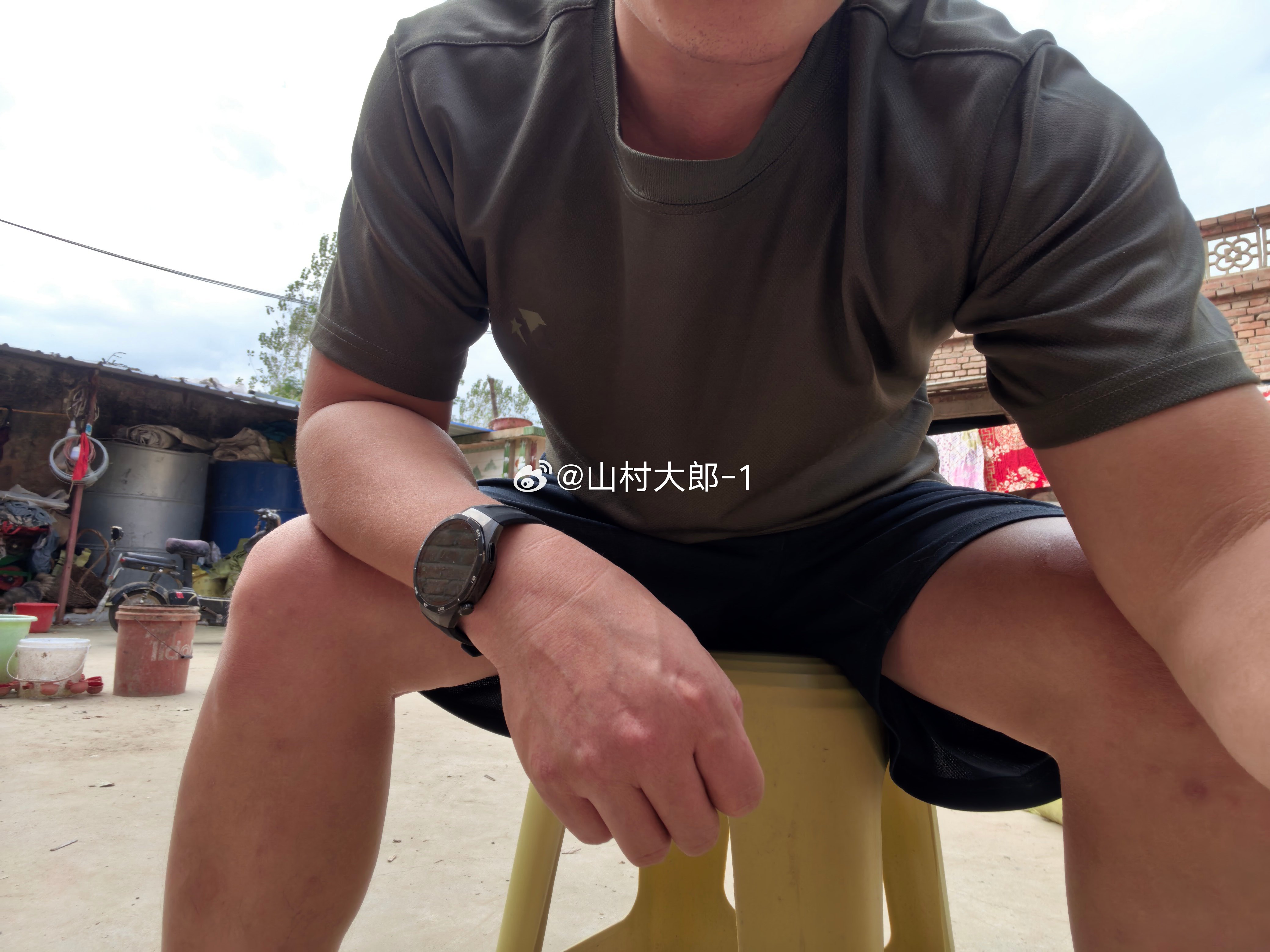 刚到家，就下地薅花生🥜去，有没有谁想体验生活的，晚上请你吃鸡！ ​​​