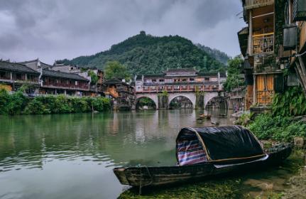 2025年高考，湖南外贸职业学院在湖南省内的最低录取分数线是：历史类364分，物