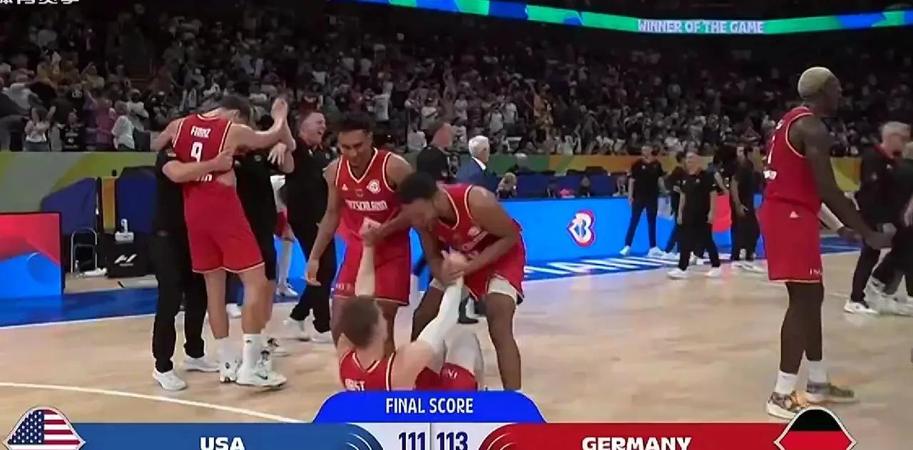 德国人艰难的干掉了美国二队，
首进男篮世界杯决赛，
今夏，两个大胜中国男篮40+