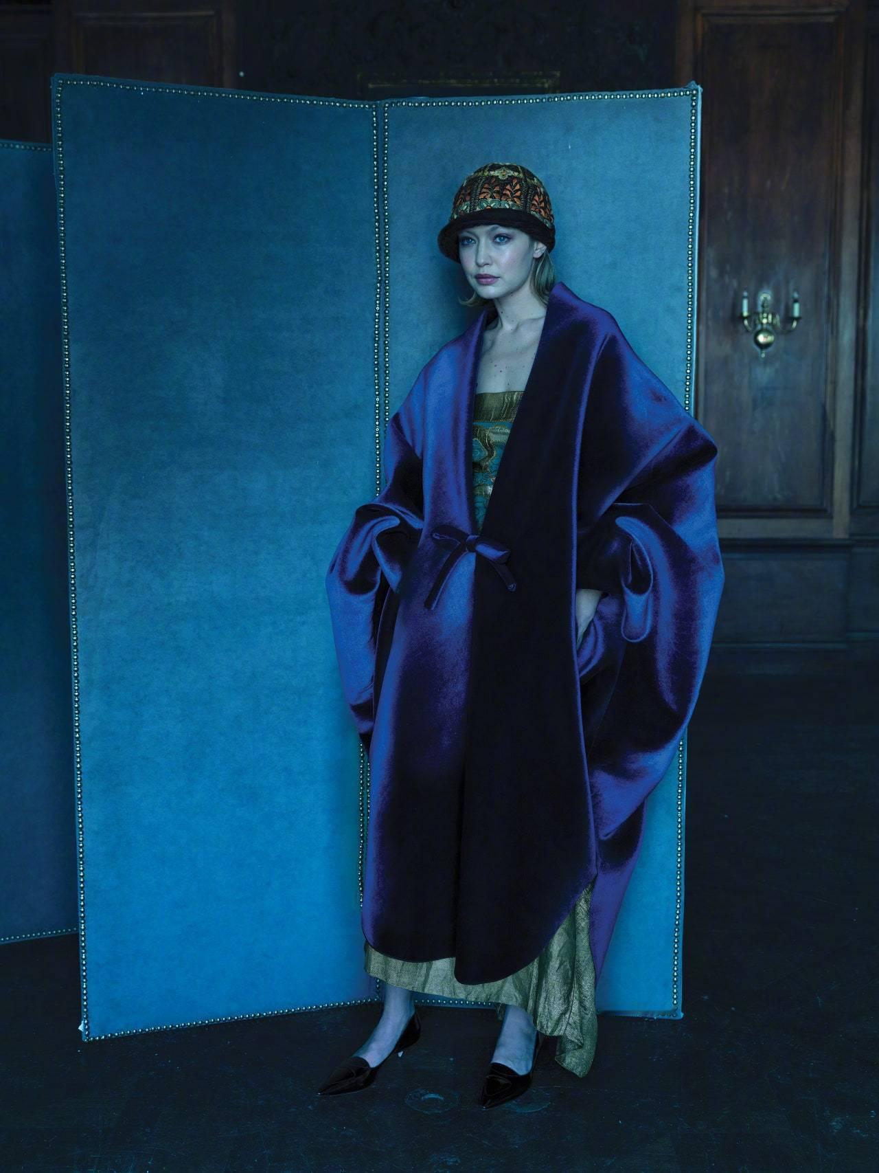 Gigi Hadid 美版Vogue 四月刊封面大片里上身Schiaparell