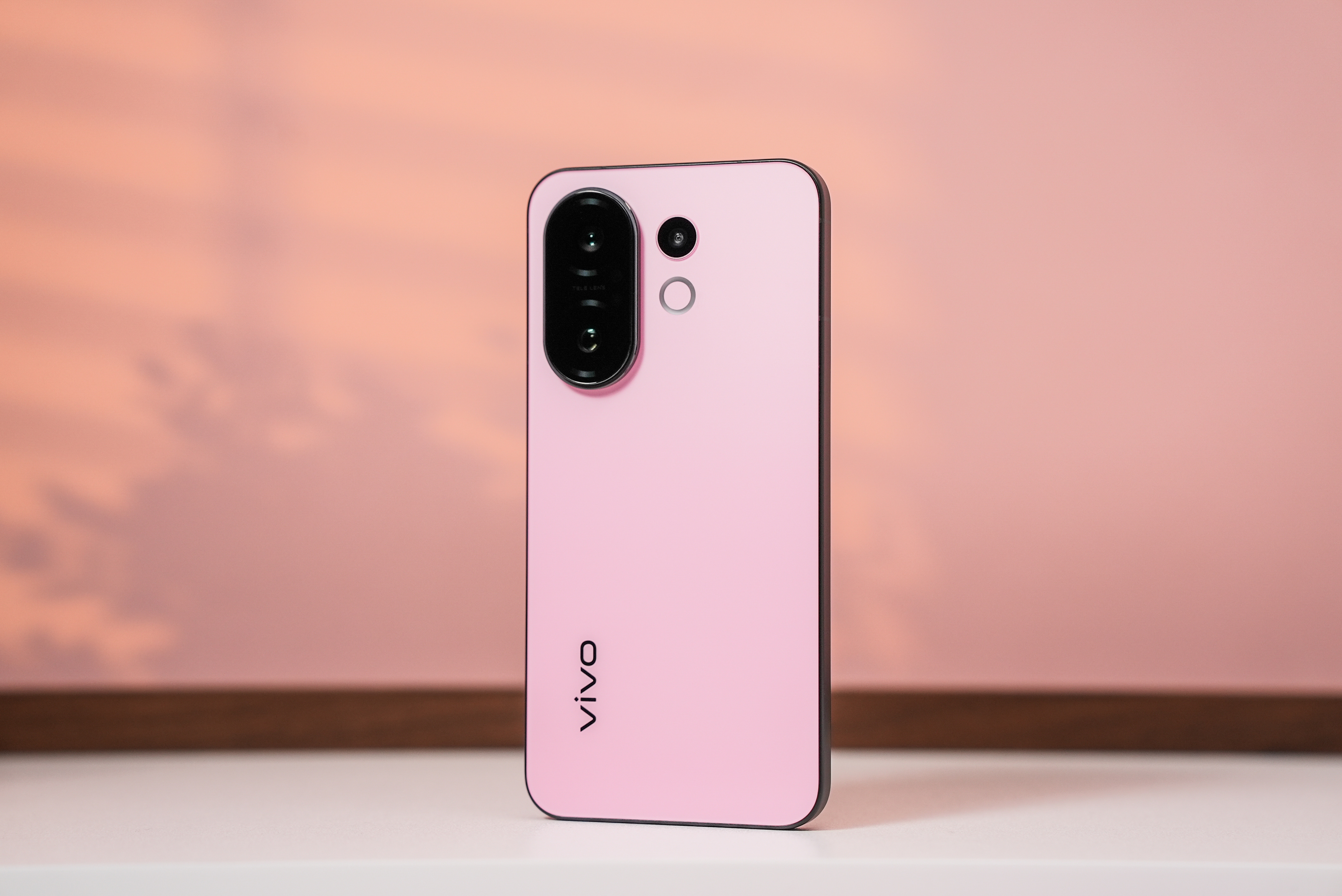 vivo S30 Pro mini 桃桃粉上手实拍，粉色和黑色的撞色设计，你们爱