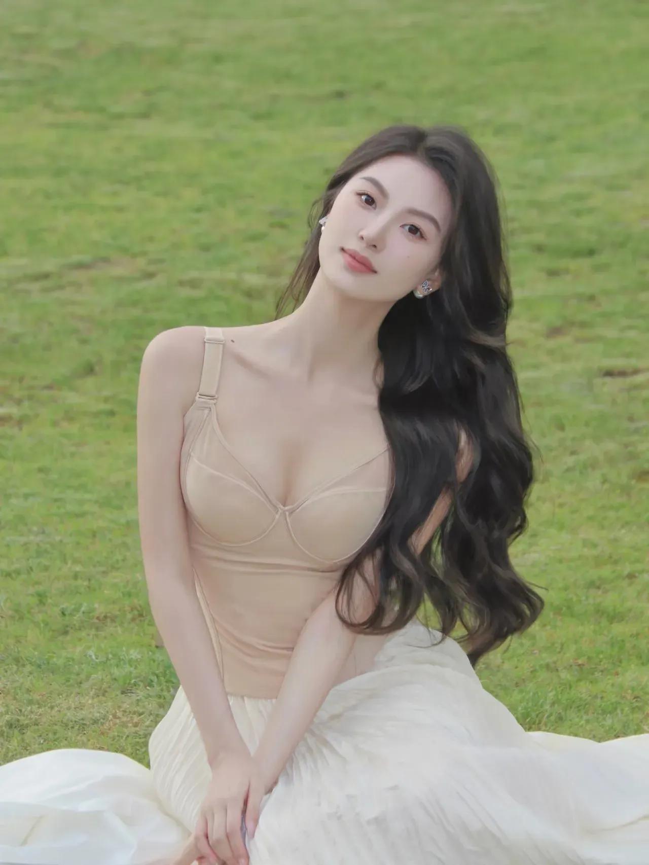 眉梢眼角藏秀气，声音笑貌露温柔什么样的女生让人一见难忘? 有气质的女人给人什么感