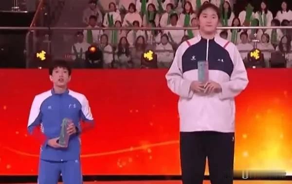 这身高差有点大啊……今天全国青少年三大球运动会全部结束，广东男篮和山东女篮分别获
