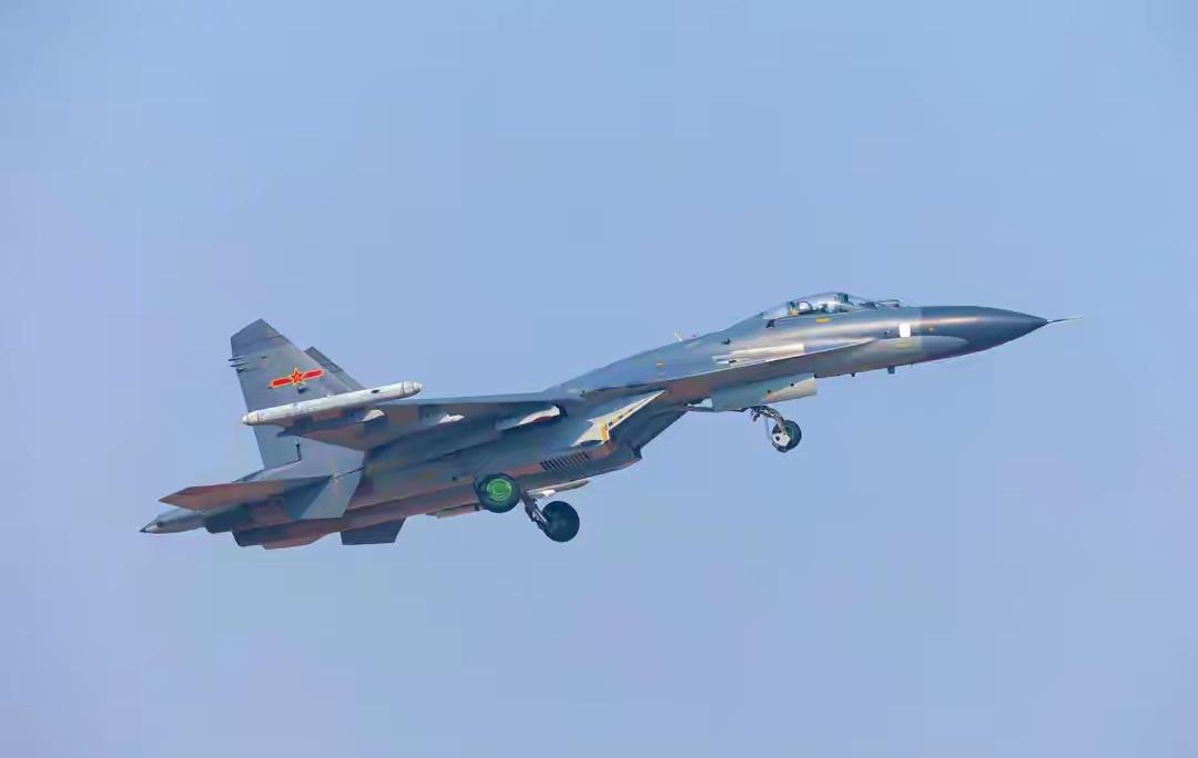 在中华民族高尖端兵器井喷的今天，也不能忘记那批功勋卓著的老伙计，是它们在相对困难