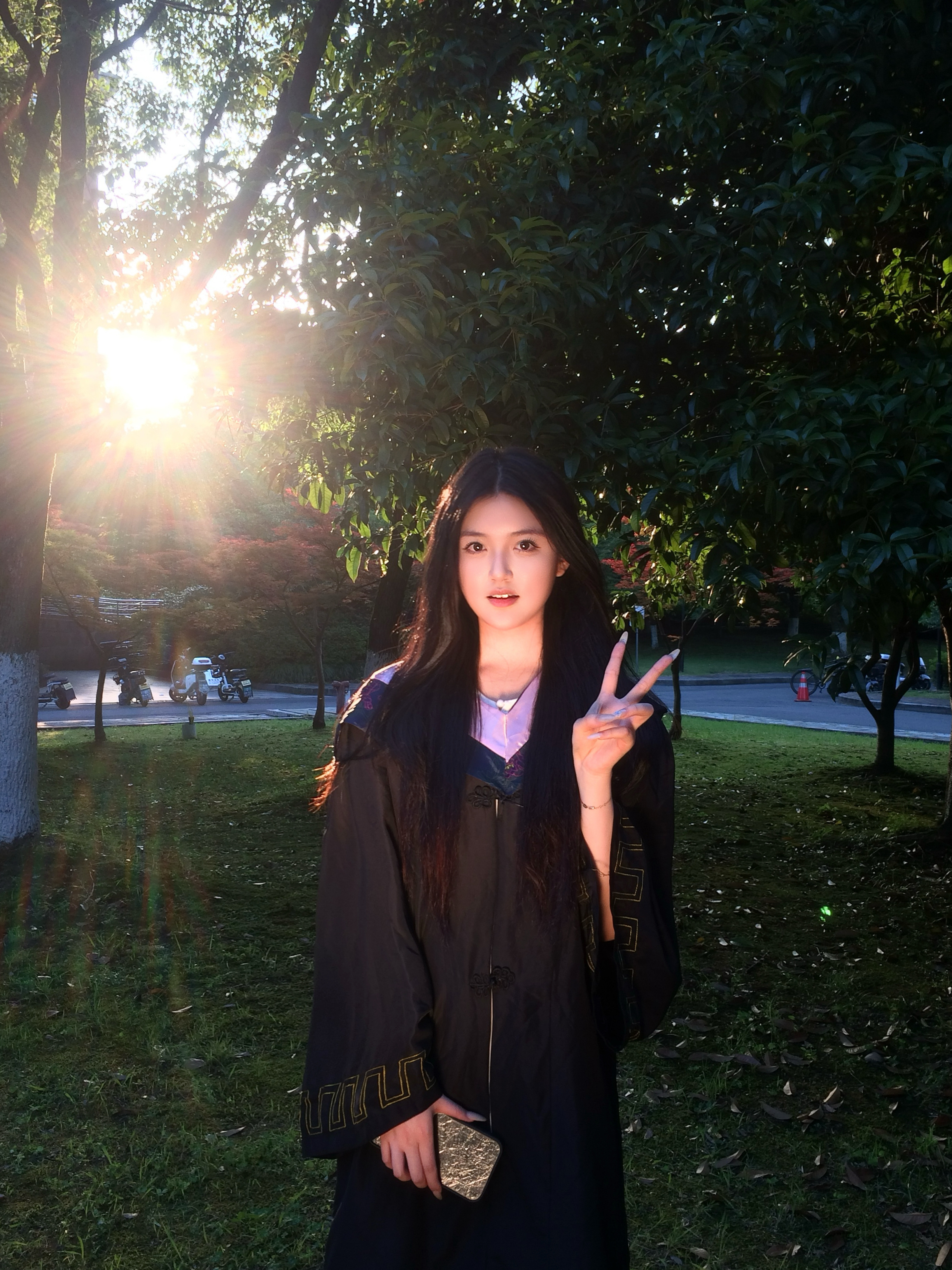 👧🏻+🗞️+🎓=👩🏻‍🎓 ​​​