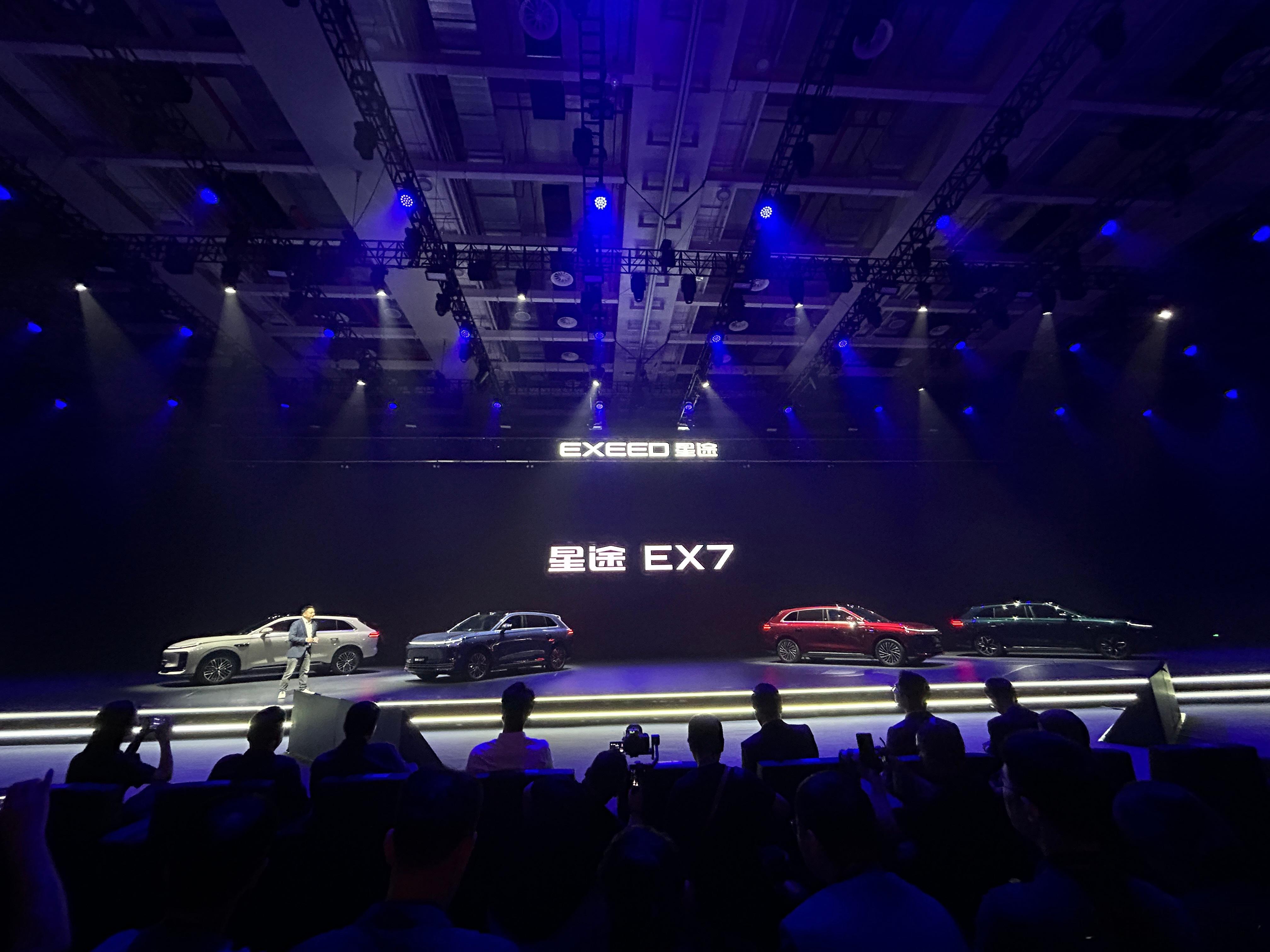 星途EX7用自己的标准定义了豪华。近5米的车长，3米的轴距，标配6活塞前刹车卡钳