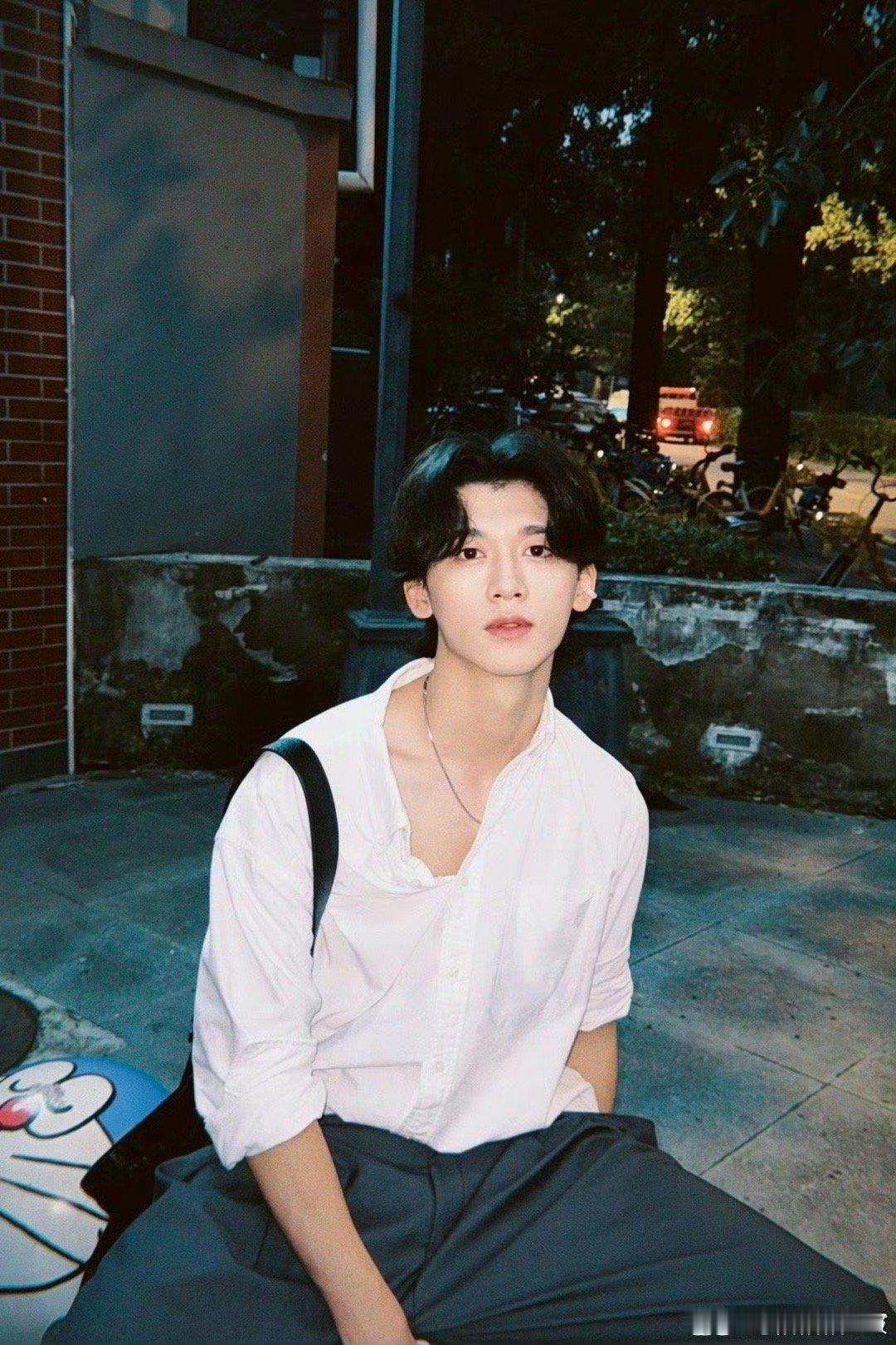 曹屿辰马韬 内娱上新了马韬和曹屿辰，一个狼尾长发拽哥，一个碎盖温柔奶狗，这两互动