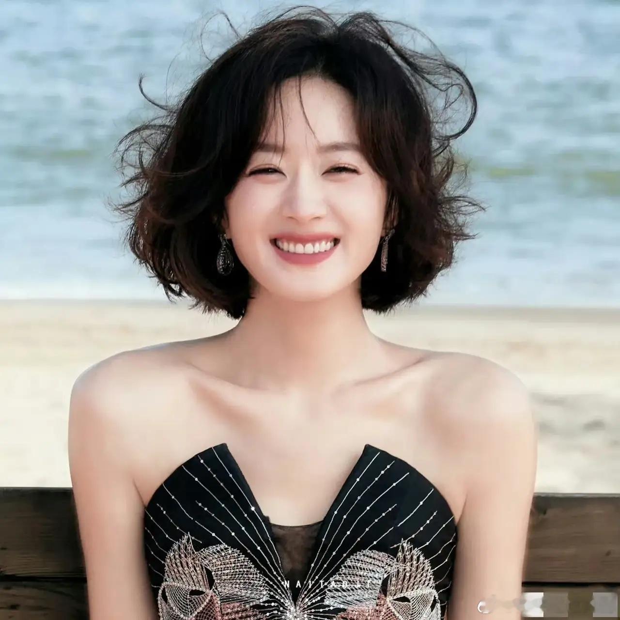 赵丽颖这张图是真挺美，比飞天奖当晚可强的太多了！对她主演的《幸福到万家》无感，都