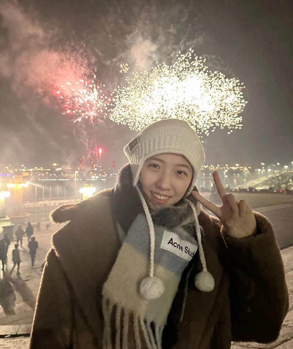 丁霞诉说去年不易，鼓励自己继续努力！
看丁霞的小文，去年一年的经历真不容易！
2